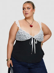 Delvonte Top Black Curve