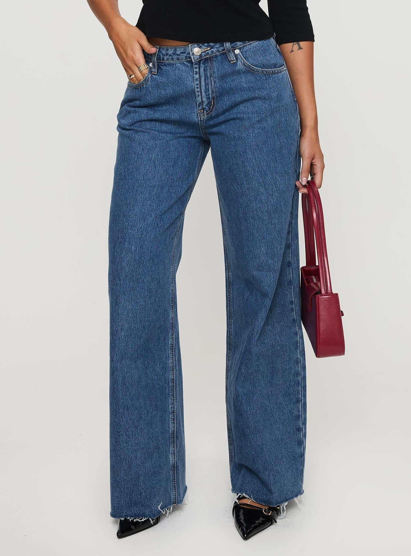 Darla Low Rise Straight Leg Jeans Mid Wash