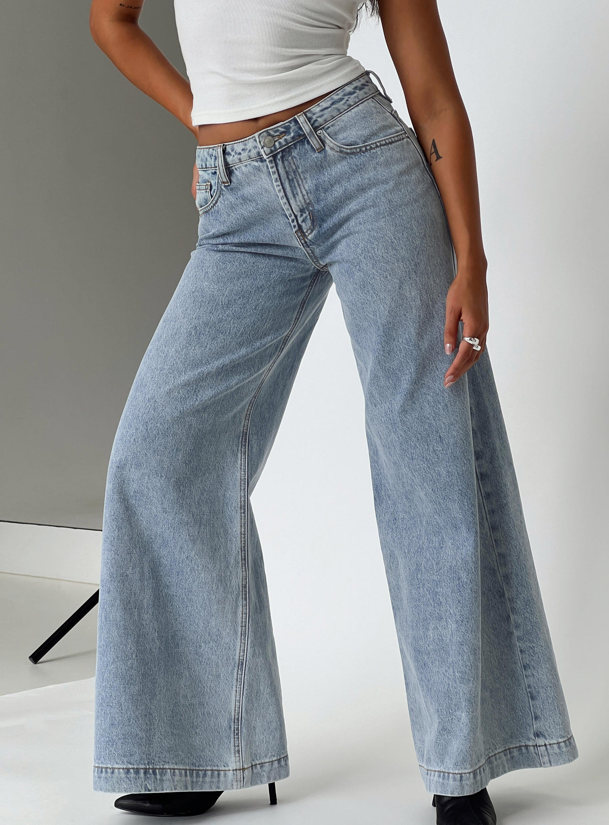 Toby Low Rise Baggy Jeans Light Wash