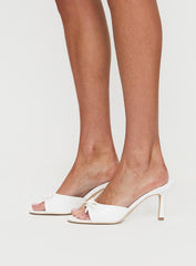 Amorete Heels White