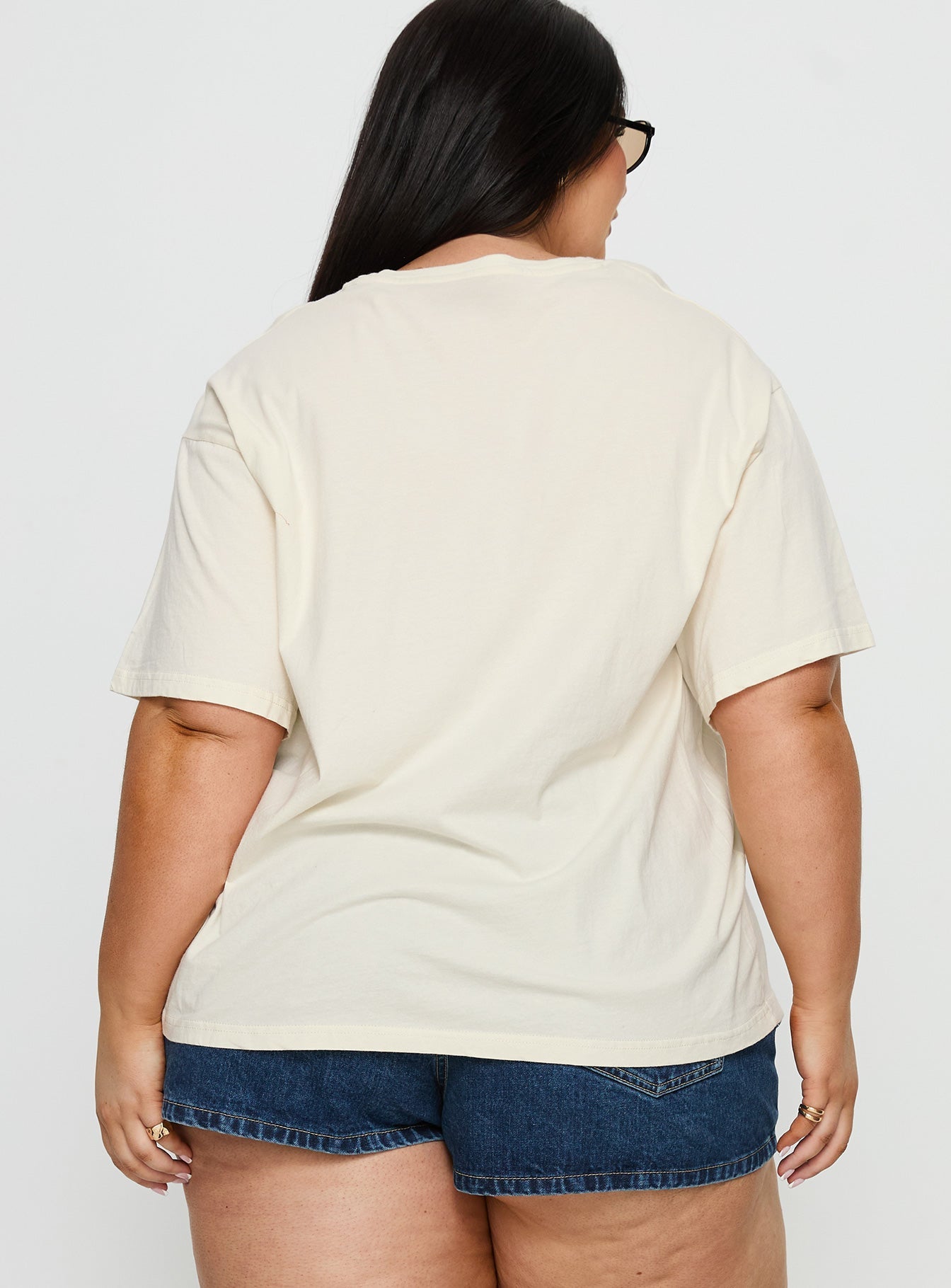 Cherrie Amore Oversized Tee White Curve