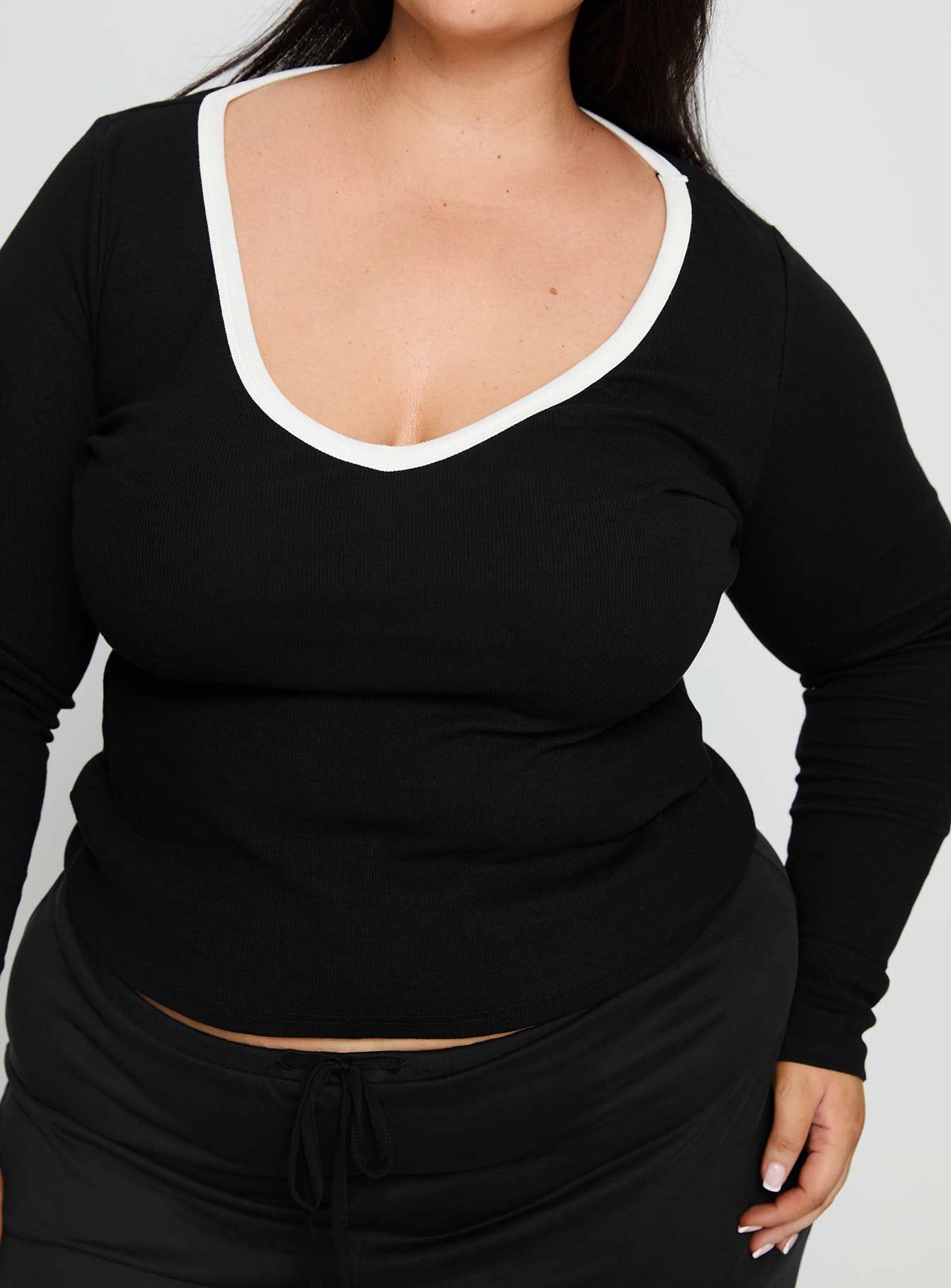 Baseline V Neck Long Sleeve Top Black / White Curve