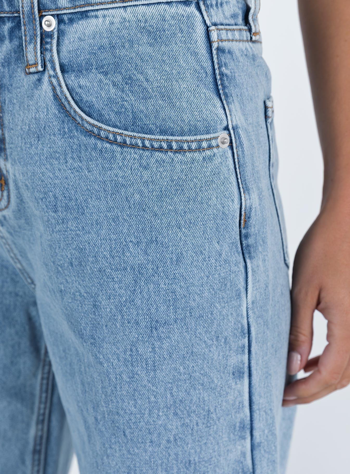 Ollie Mid Rise Straight Leg Jeans Mid Wash