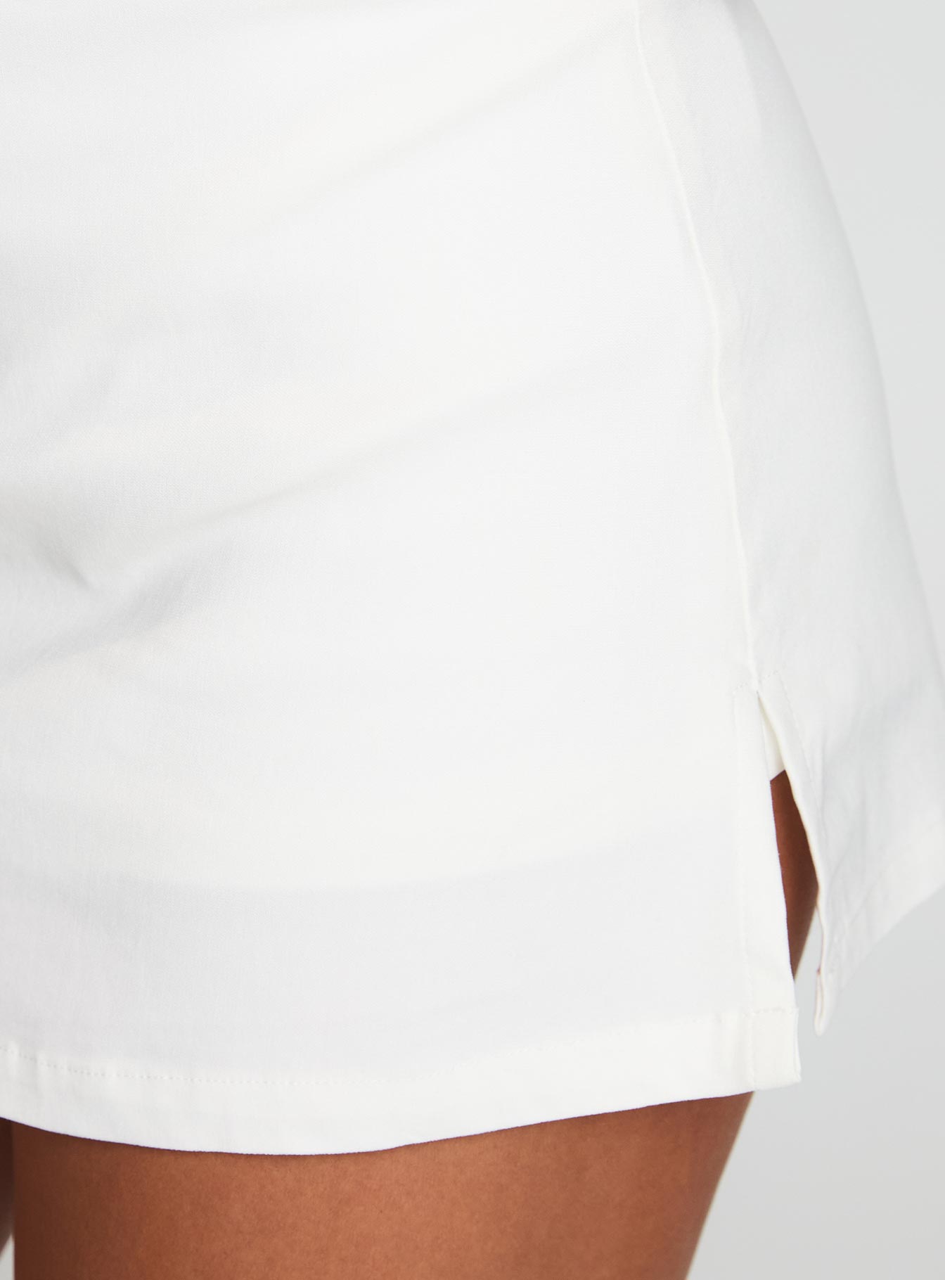 Can't Sleep Skort White Petite