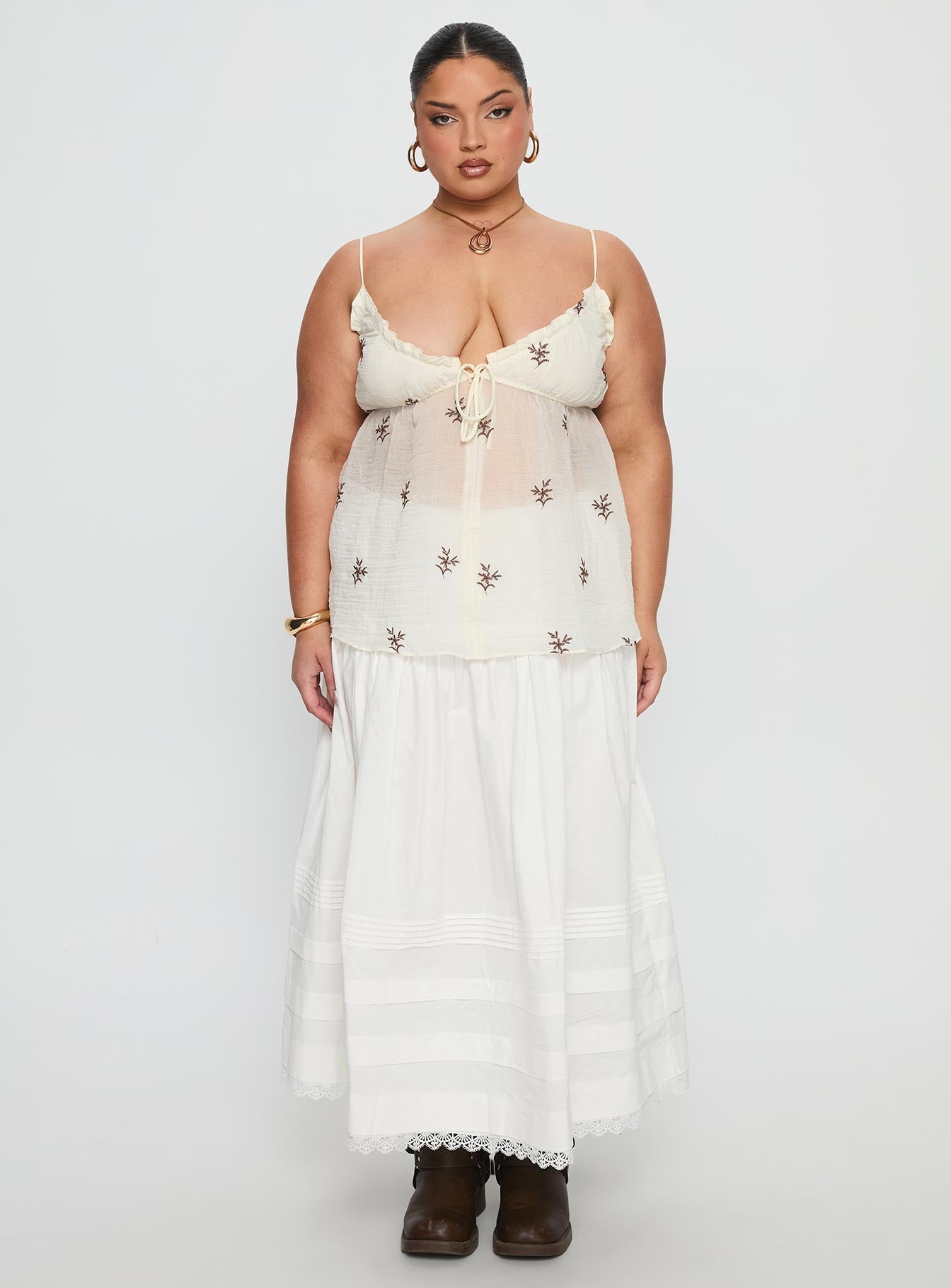 Cinnamon Embroidered Top Cream Curve